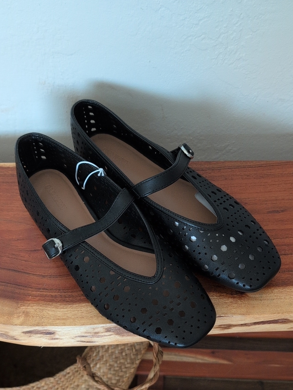 NWT Old Navy Black Perforated Mary Jane Balley Flats 7.5